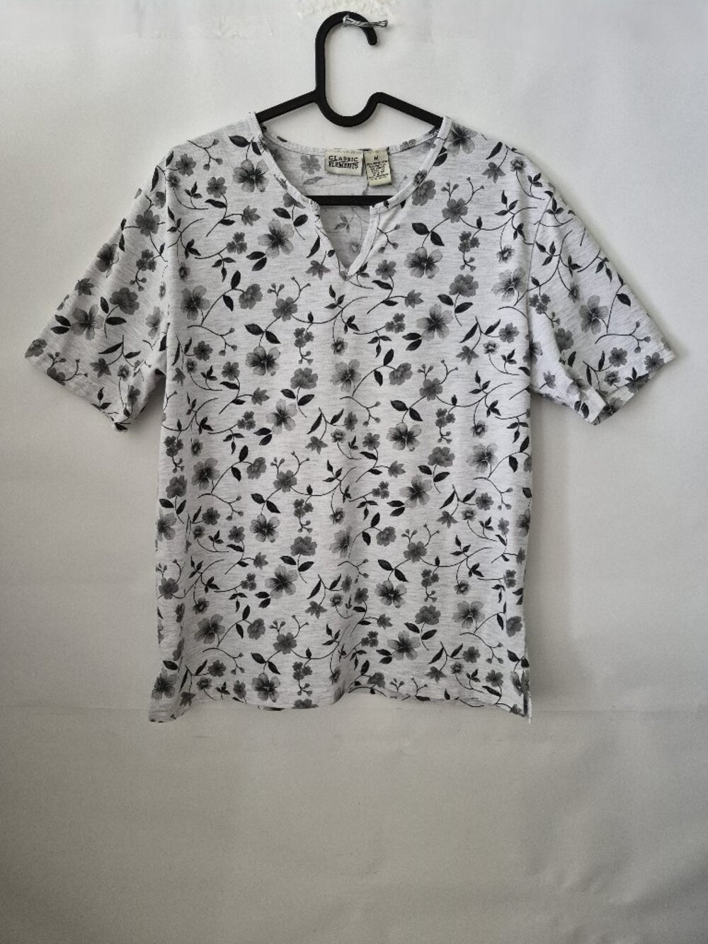 Classic Elements Women M Short Sleeve Floral V-Neck Top Shirt Heather Gray Black